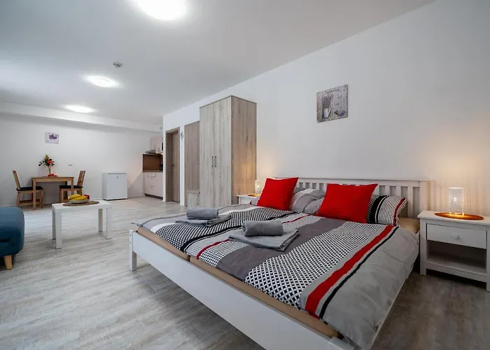 Kamenny Dvur 3*